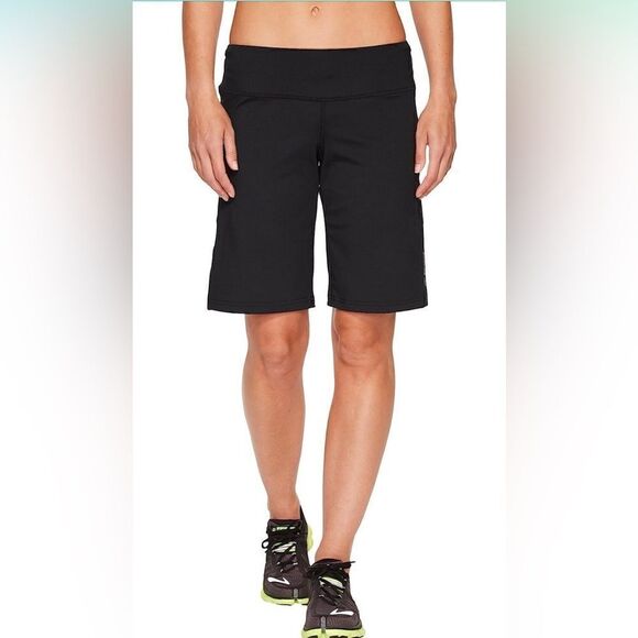 Brooks relax your run woman’s Bermuda shorts. Relaxed fit - Picture 6 of 8